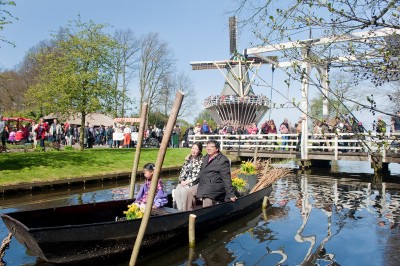 A boat ride on the canal that you can take if you visit the Keukenhof Gardens