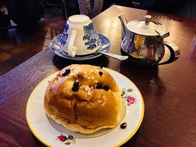 A Bath Bun that you can eat on a weekend in Bath