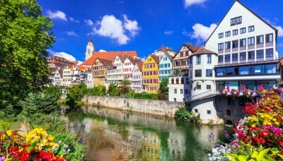 Tubingen houses along the river