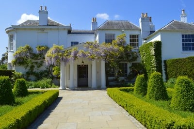 Pembroke Lodge in Richmond Park with its manicured garden in front