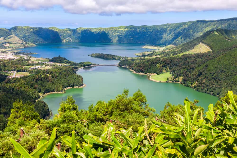 The Caldeira das Sete Cidades with its two lakes