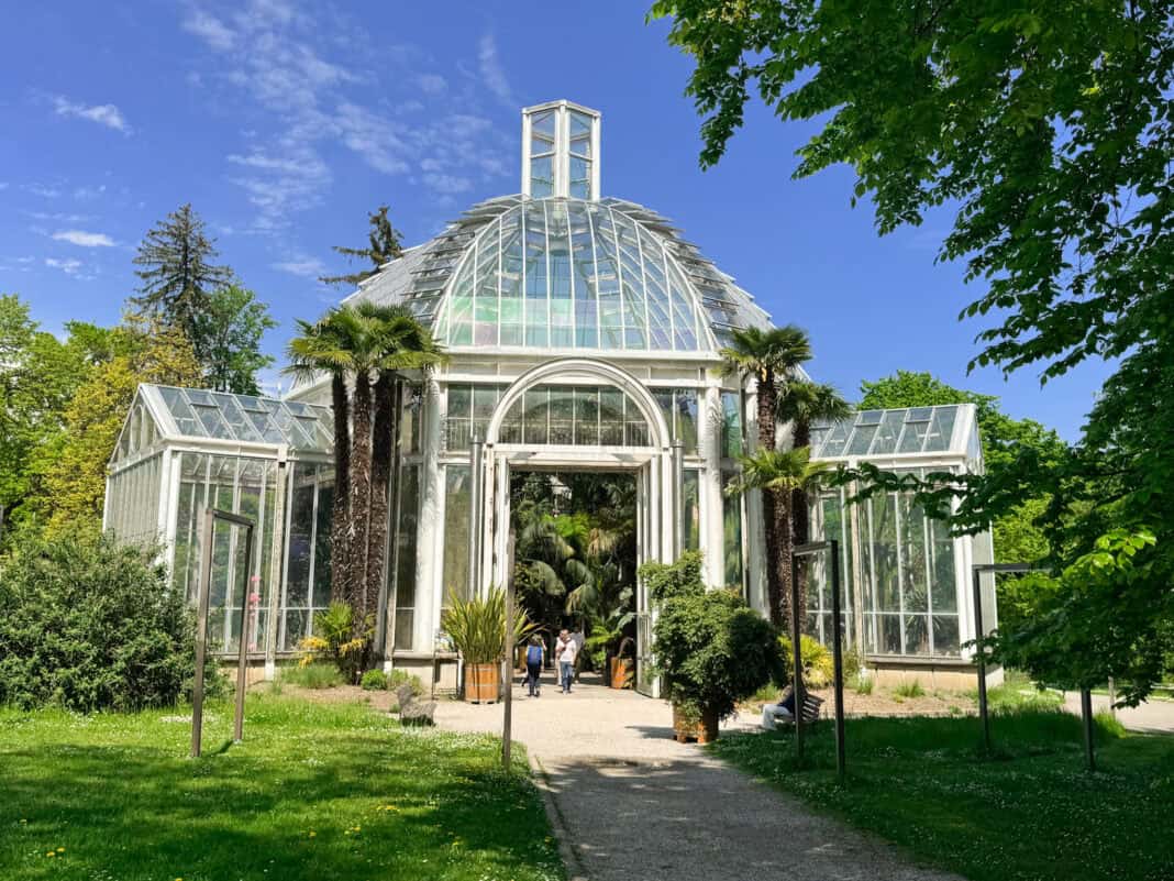 One of the glass houses in the Geneva botanic garden