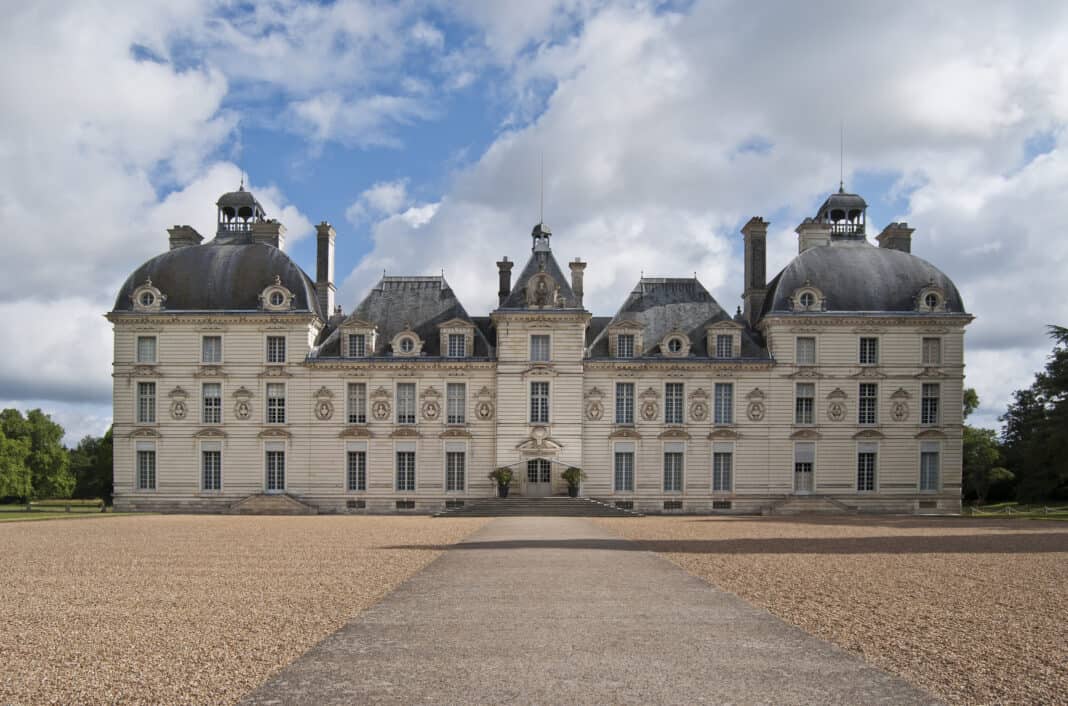 The Château de Cheverny with a long pathway leading up to it - see this on a Loire Valley day trip from Paris