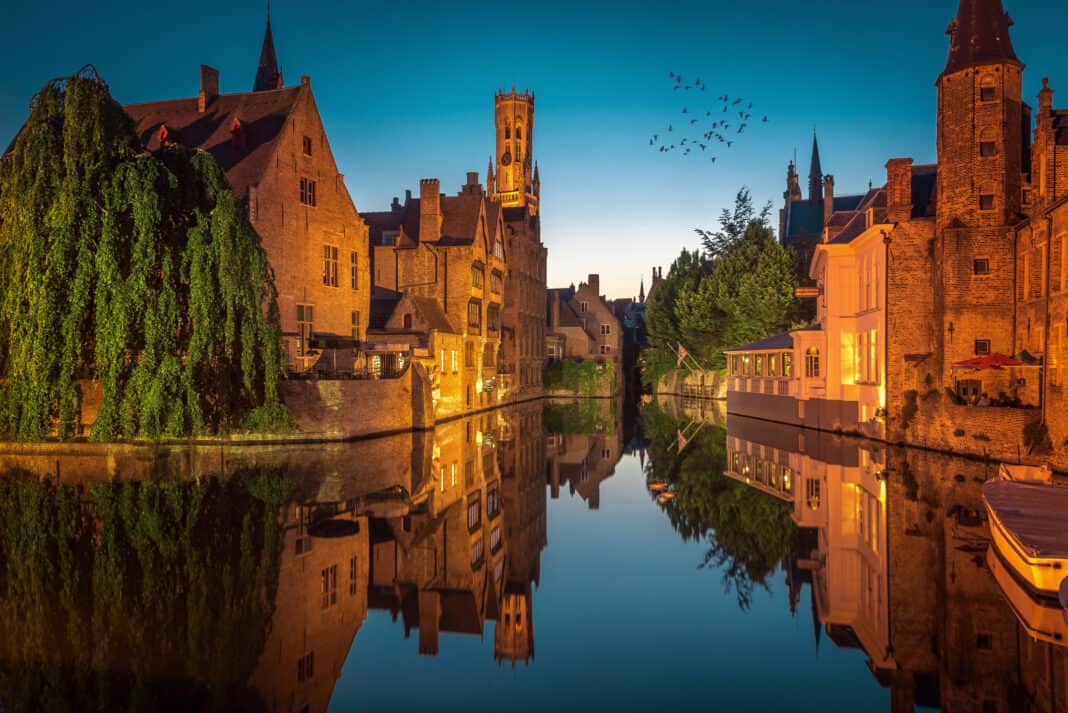 Rosary Quay in Bruges at night