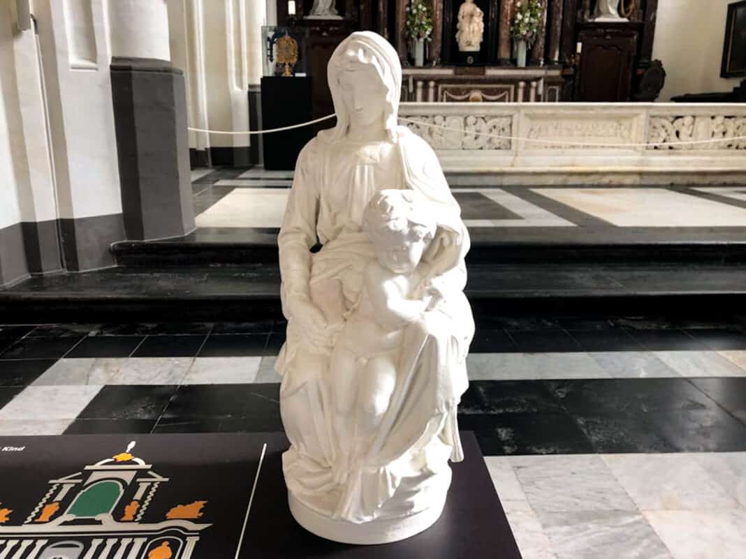 Michelangelo's Madonna with Child statue